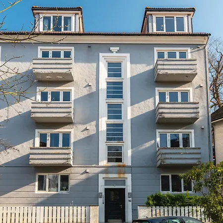 Apartment Dinbnb I Dockside With Modern Kitchen And Workspace Bergen