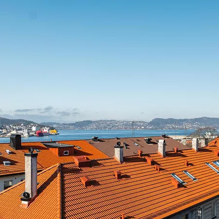 Apartment Dinbnb I Dockside With Modern Kitchen And Workspace