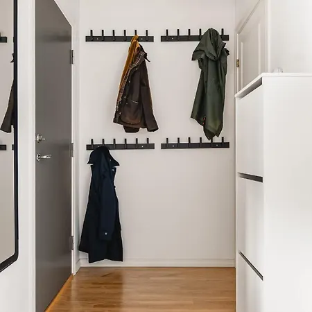 Dinbnb I Dockside With Modern Kitchen And Workspace Apartment *